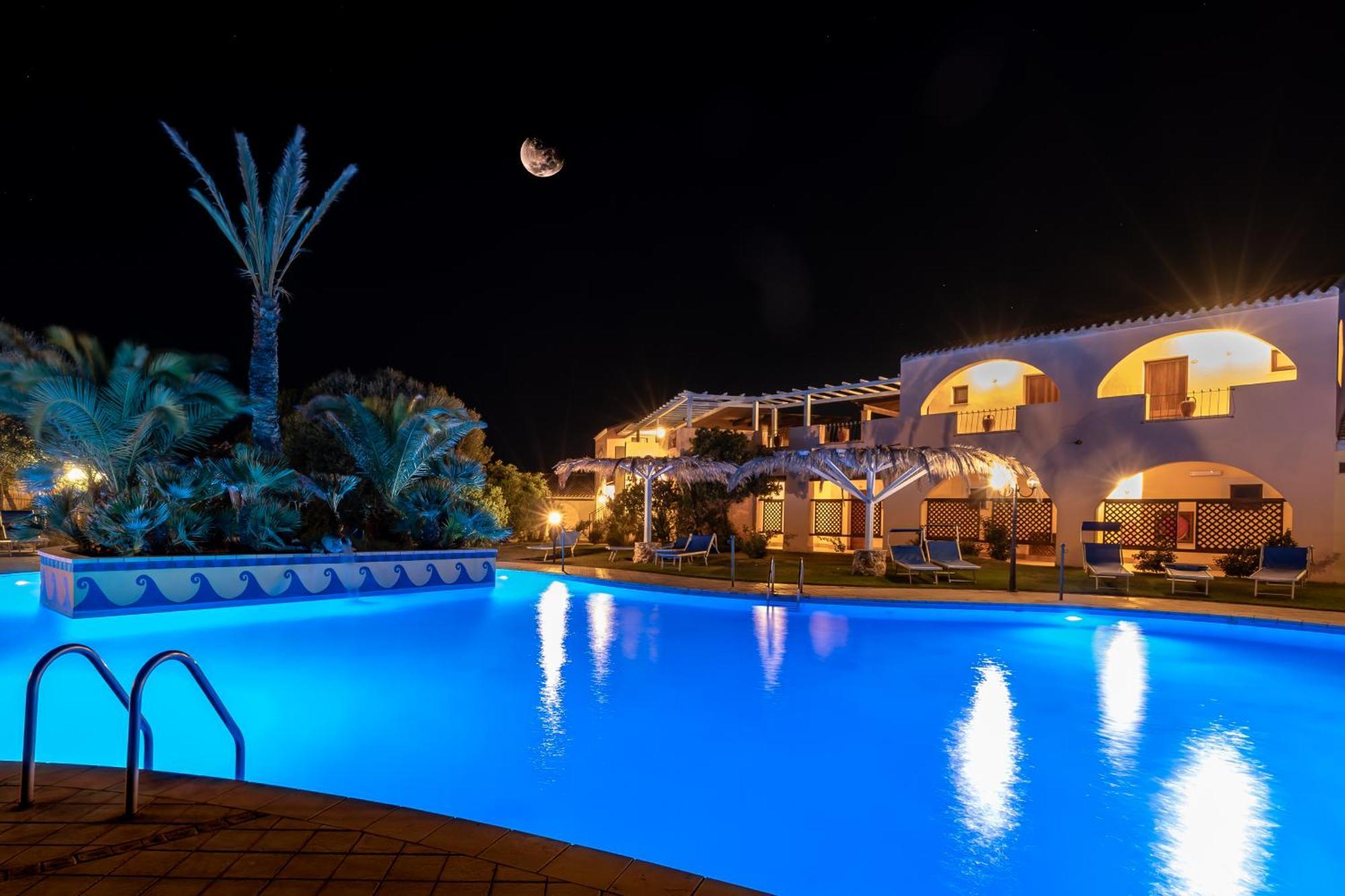 Hotel Luci Del Faro Калазетта Экстерьер фото